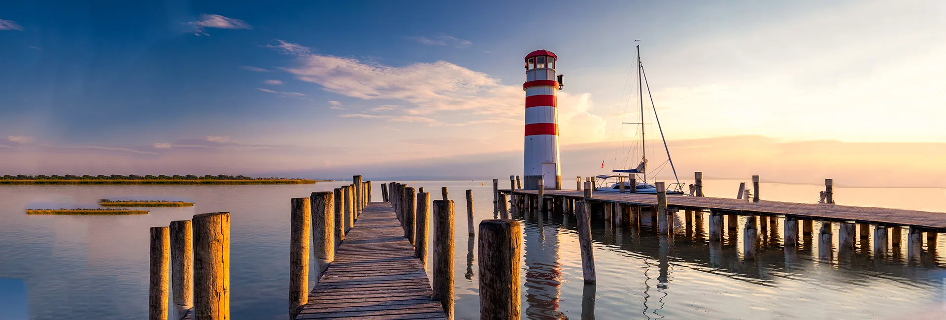 Neusiedlersee, Leuchtturm, Steg, Segelboot, Sonnenuntergang