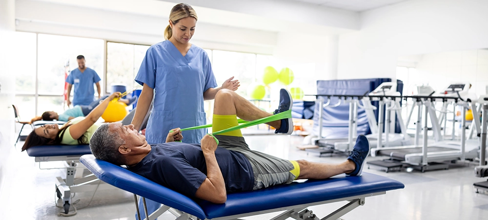 Individuelle Rehabilitation, Pensionsversicherung, Patient, Physiotherapie, Theraband